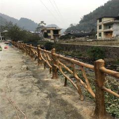 仿木栏杆供应 钢筋混凝土仿木河道护栏 户外仿木栏杆定制